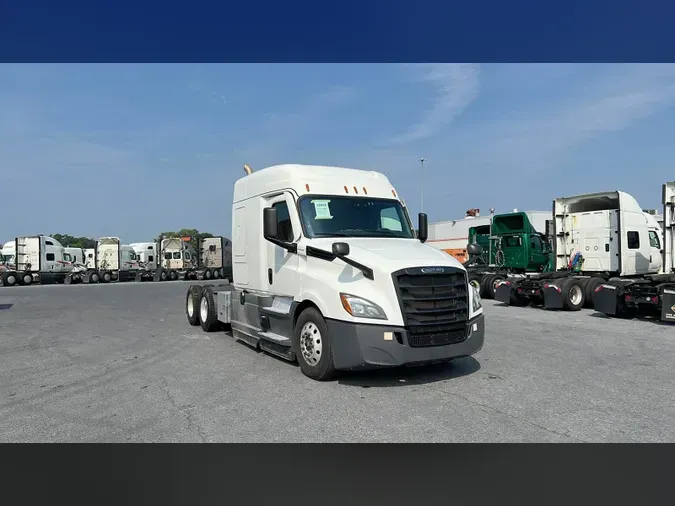 2021 Freightliner Cascadia 1261811c2df023afe754258bb927548a7c3