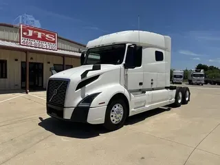 2021 VOLVO VNL64T740