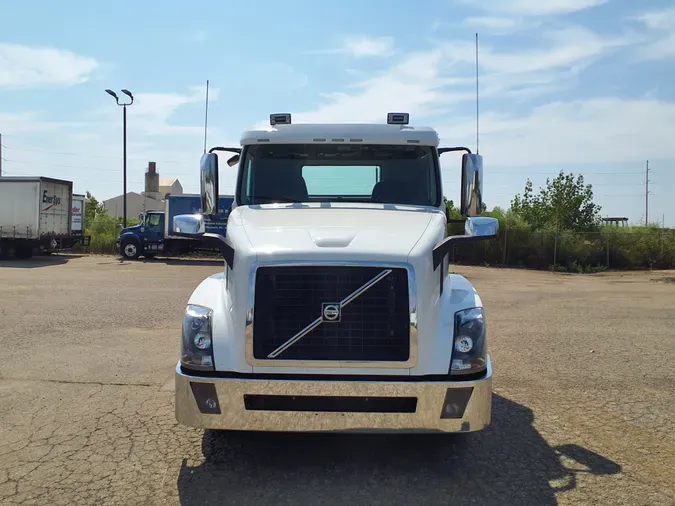 2017 VOLVO VNL64TRACTOR