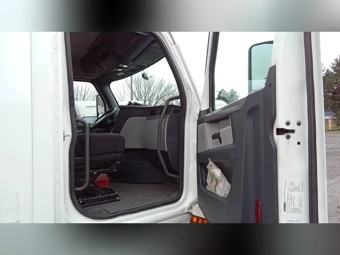 2020 Freightliner Cascadia 126