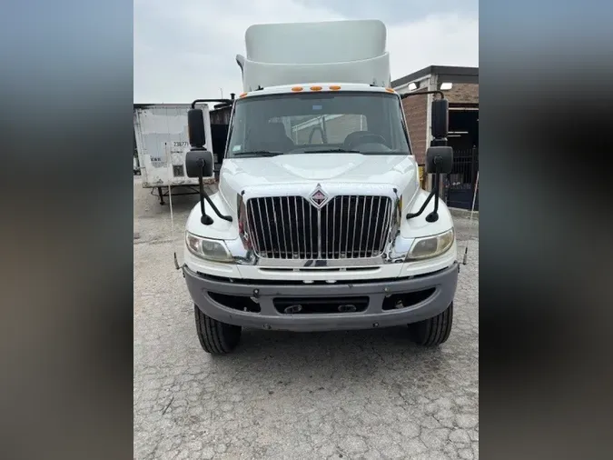 2004 INTERNATIONAL 4400