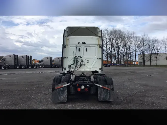 2021 Freightliner Cascadia 126