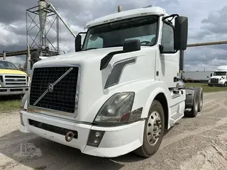 2012 VOLVO VNL64T300