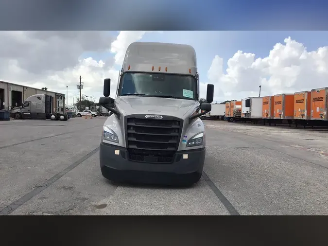 2022 Freightliner Cascadia 126