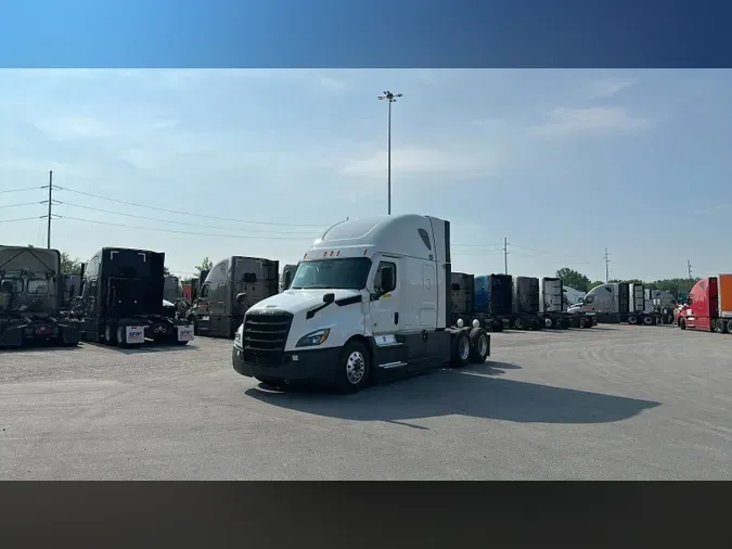 2021 Freightliner Cascadia 126