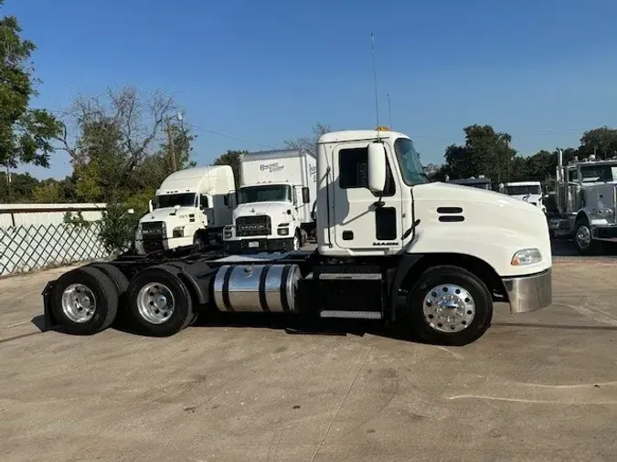 2018 MACK CXU613