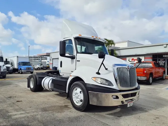2019 NAVISTAR INTERNATIONAL RH613 DAYCAB S/A