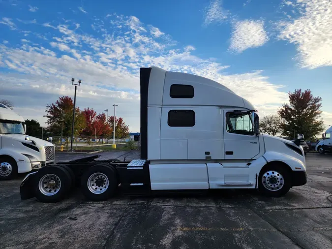 2021 VOLVO VNL64T860