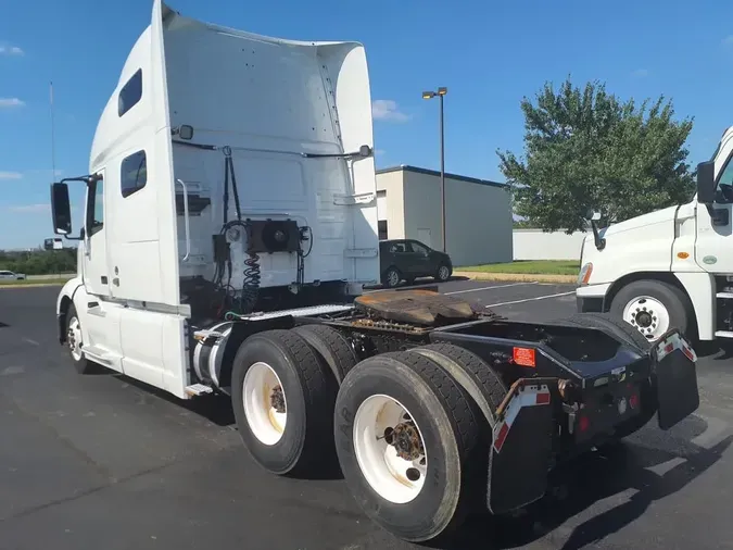 2020 VOLVO VNL64T-760