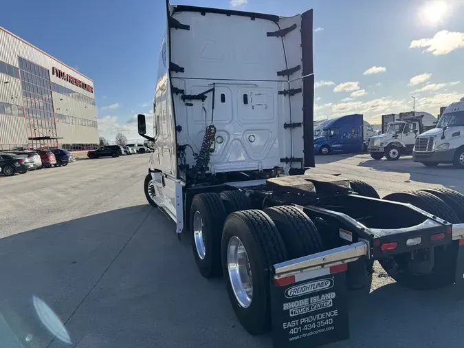 2024 Freightliner Cascadia&reg; Sleeper Cab 126" BBC 72" RR