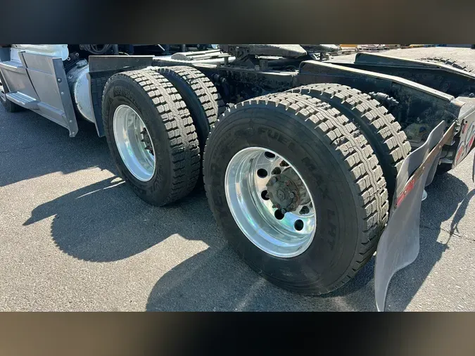 2020 Freightliner Cascadia 126