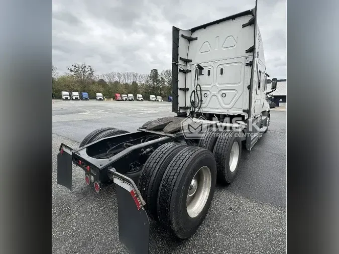 2021 FREIGHTLINER Cascadia 126