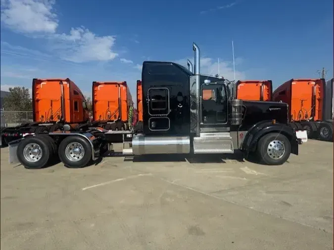 2025 Kenworth W900