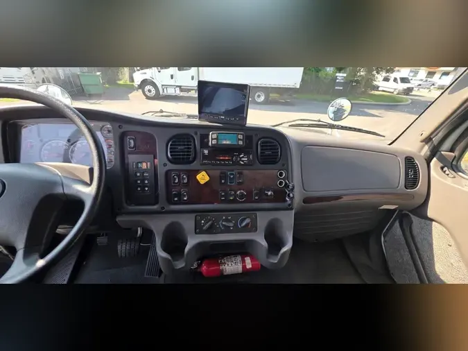 2021 FREIGHTLINER/MERCEDES M2 106