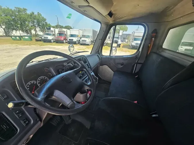 2018 FREIGHTLINER M2 106