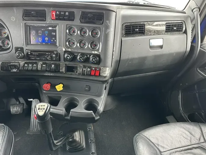 2022 Kenworth W990