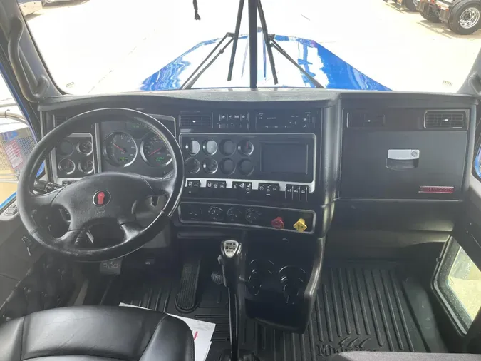 2022 Kenworth W900