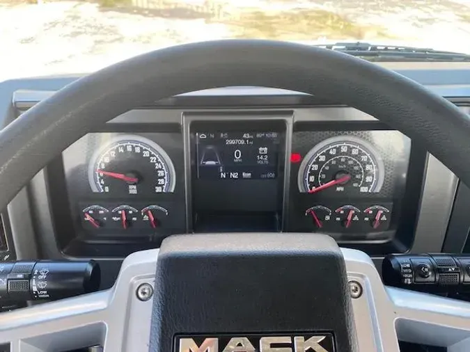 2022 Mack Anthem