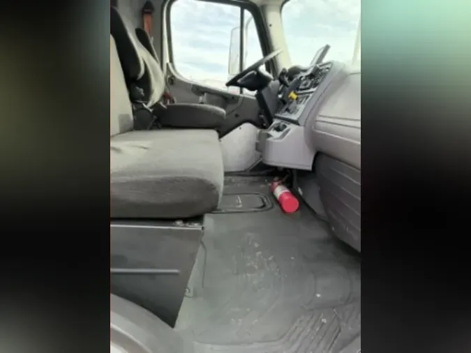 2020 FREIGHTLINER/MERCEDES M2 106