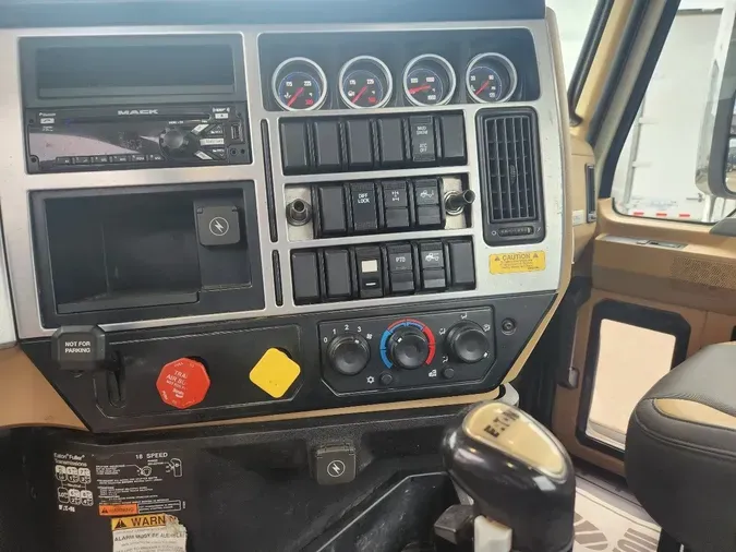 2020 MACK GR64BT