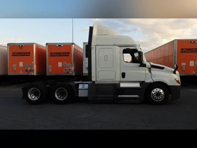 2021 Freightliner Cascadia 126