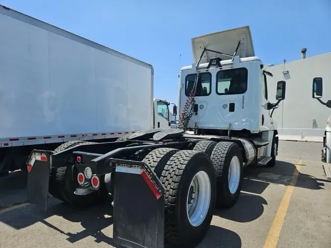 2016 FREIGHTLINER/MERCEDES CASCADIA 125