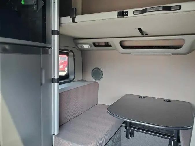 2023 VOLVO VNL64T860