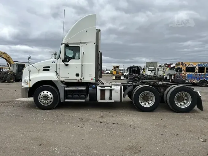 2015 MACK PINNACLE CXU613