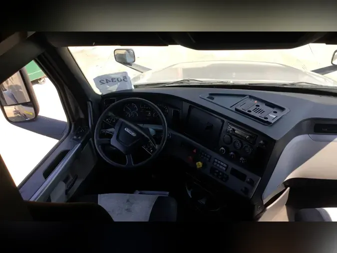 2020 Freightliner Cascadia 126