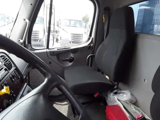 2016 FREIGHTLINER M2 106