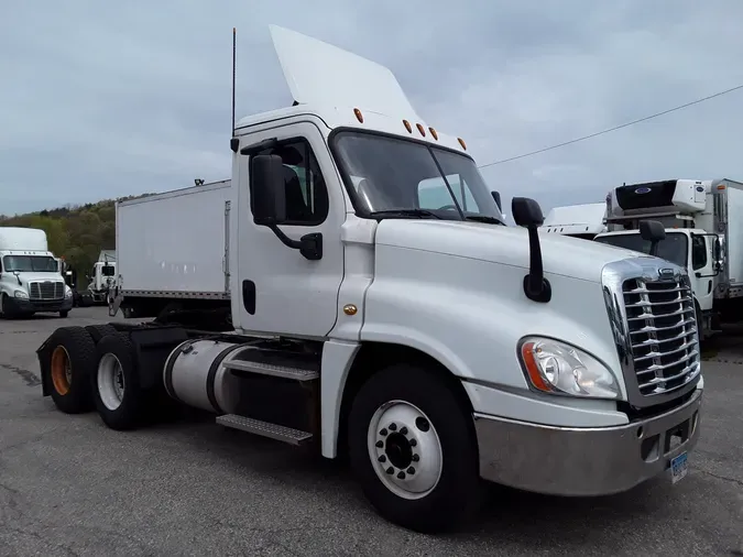 2015 FREIGHTLINER/MERCEDES CASCADIA 125