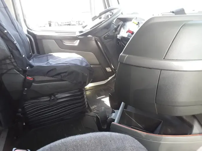 2020 VOLVO VNL64T-760