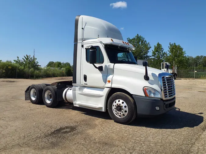 2017 FREIGHTLINER/MERCEDES CASCADIA 125