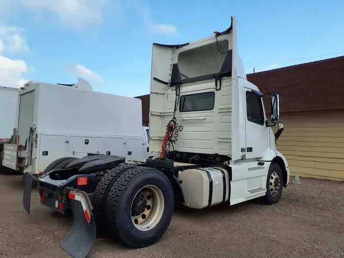 2019 VOLVO VNR42T 300