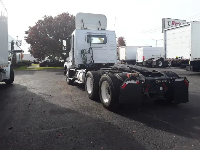 2018 VOLVO VNL64TRACTOR