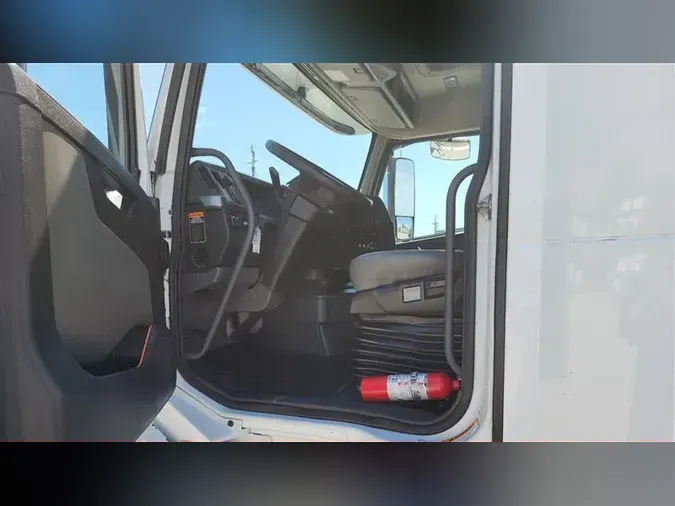 2021 VOLVO VNL860
