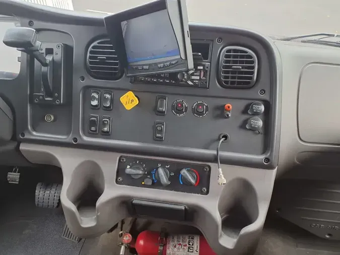 2018 FREIGHTLINER/MERCEDES M2 106