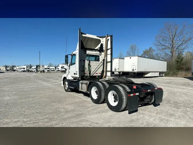 2015 Volvo VNL300