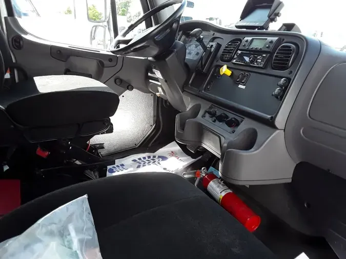 2018 FREIGHTLINER M2 106
