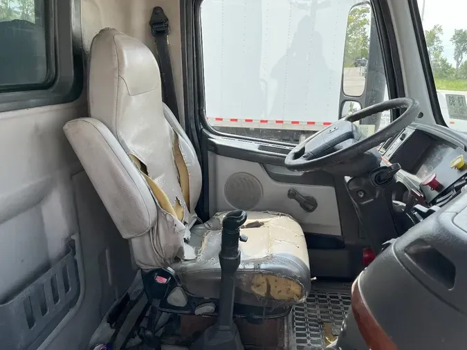 2005 VOLVO VNM