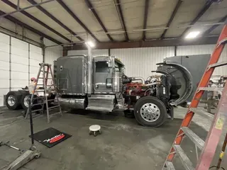 2023 PETERBILT 389