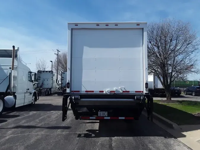 2017 FREIGHTLINER/MERCEDES M2 106