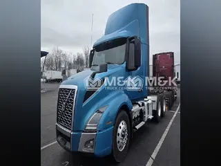 2021 VOLVO VNL64T300