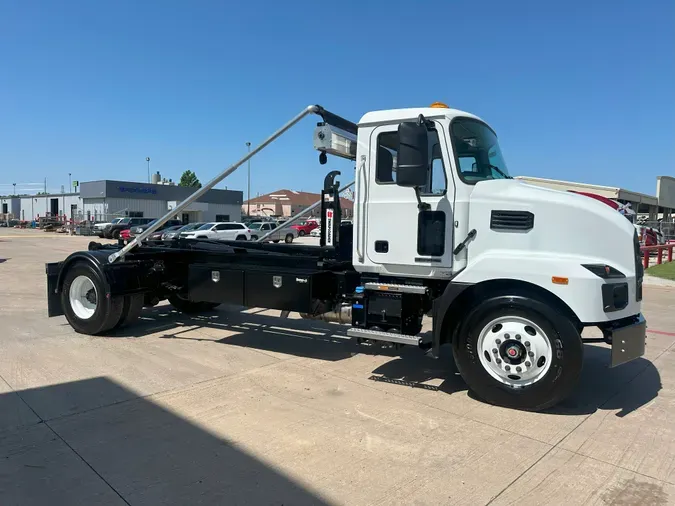 2024 MACK MD64