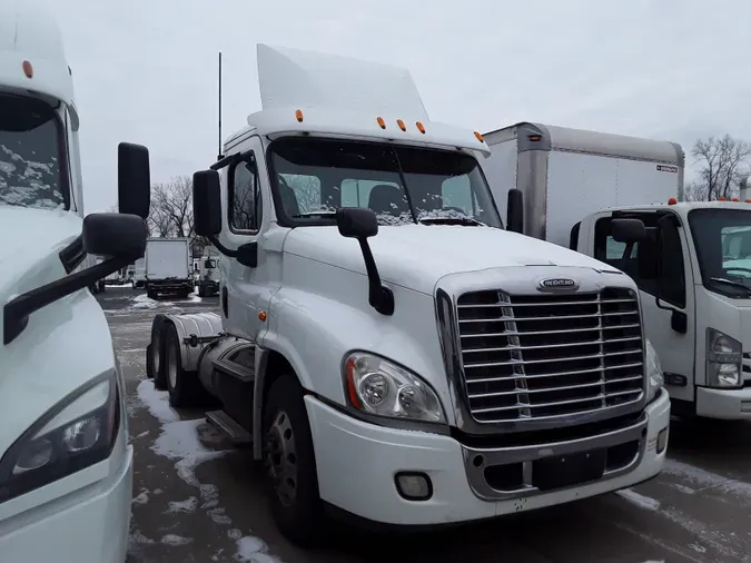 2015 FREIGHTLINER/MERCEDES CASCADIA 125