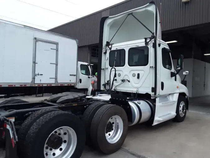 2019 FREIGHTLINER/MERCEDES CASCADIA 125