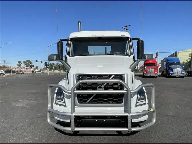 2022 VOLVO VNR300