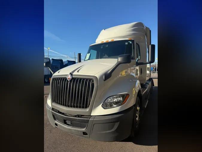 2022 International LT625