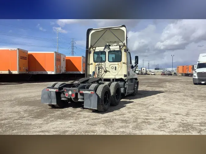 2019 Freightliner Cascadia 125189f75a8034ed7c232590a1ee7a7e9b4