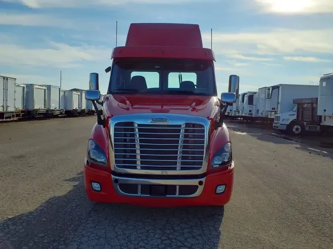2019 FREIGHTLINER/MERCEDES CASCADIA 11318a3eb7c7576a699e0504f854694a7bc